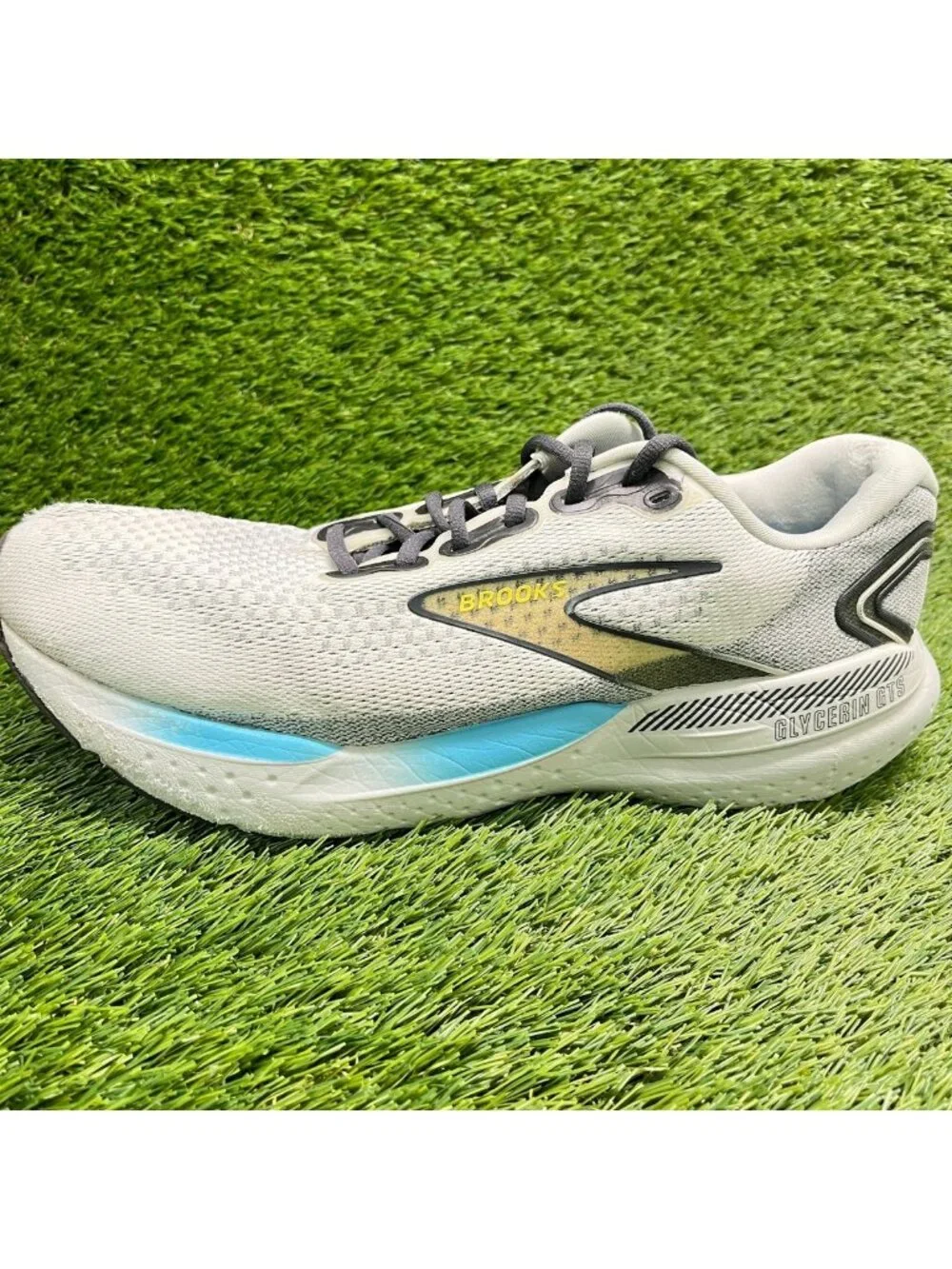 Brooks missing insoles